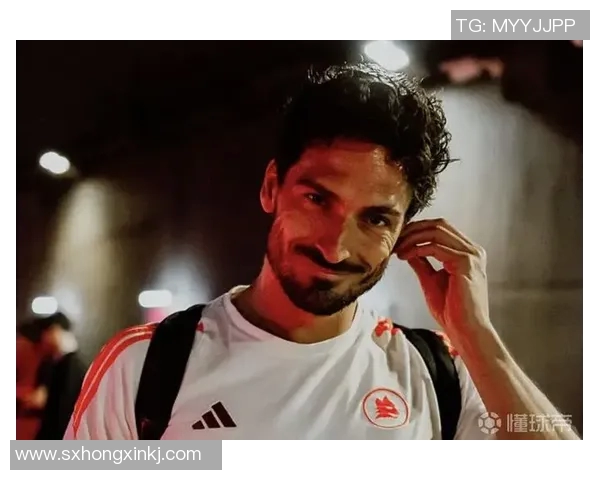 足球明星如今的风采与生活状态揭秘,展现他们场内外的真实面貌与魅力 足球明星如今的风采与生活状态揭秘,展现他们场内外的真实面貌与魅力