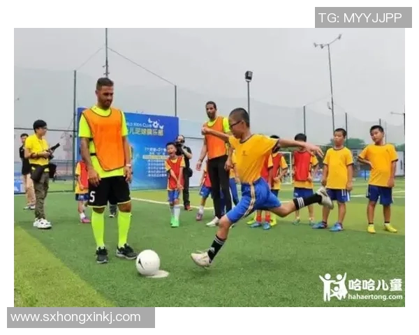 足球明星经典踢球动作解析与技巧分享让你领略足球魅力与风采