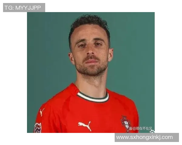 足球明星因飞机事故不幸遇难引发全球哀悼与关注